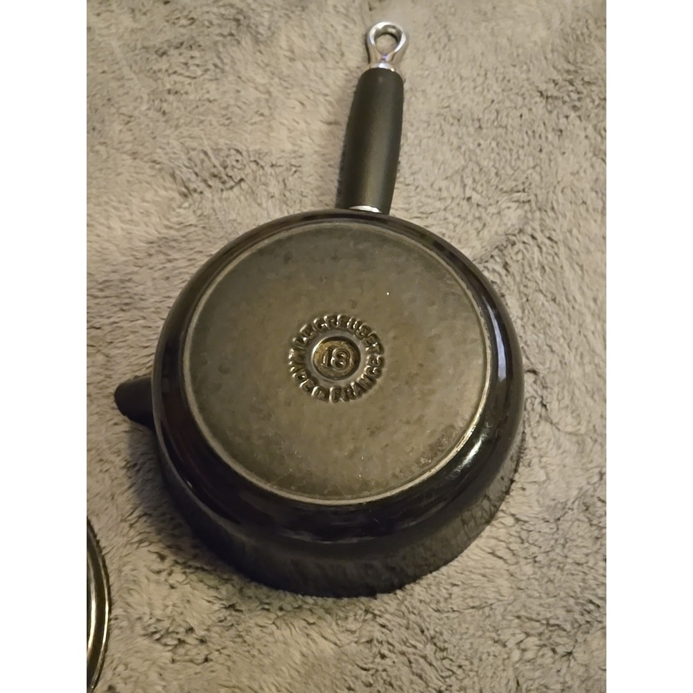 Le Creuset #18 Saucepan with Lid Black Enameled Cast Iron 1.75 Qt 2 L Phenolic - Picture 16 of 16